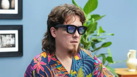 Палмер Лаки об увольнениях в Meta: «Нарратив об отказе от VR явно ложен»