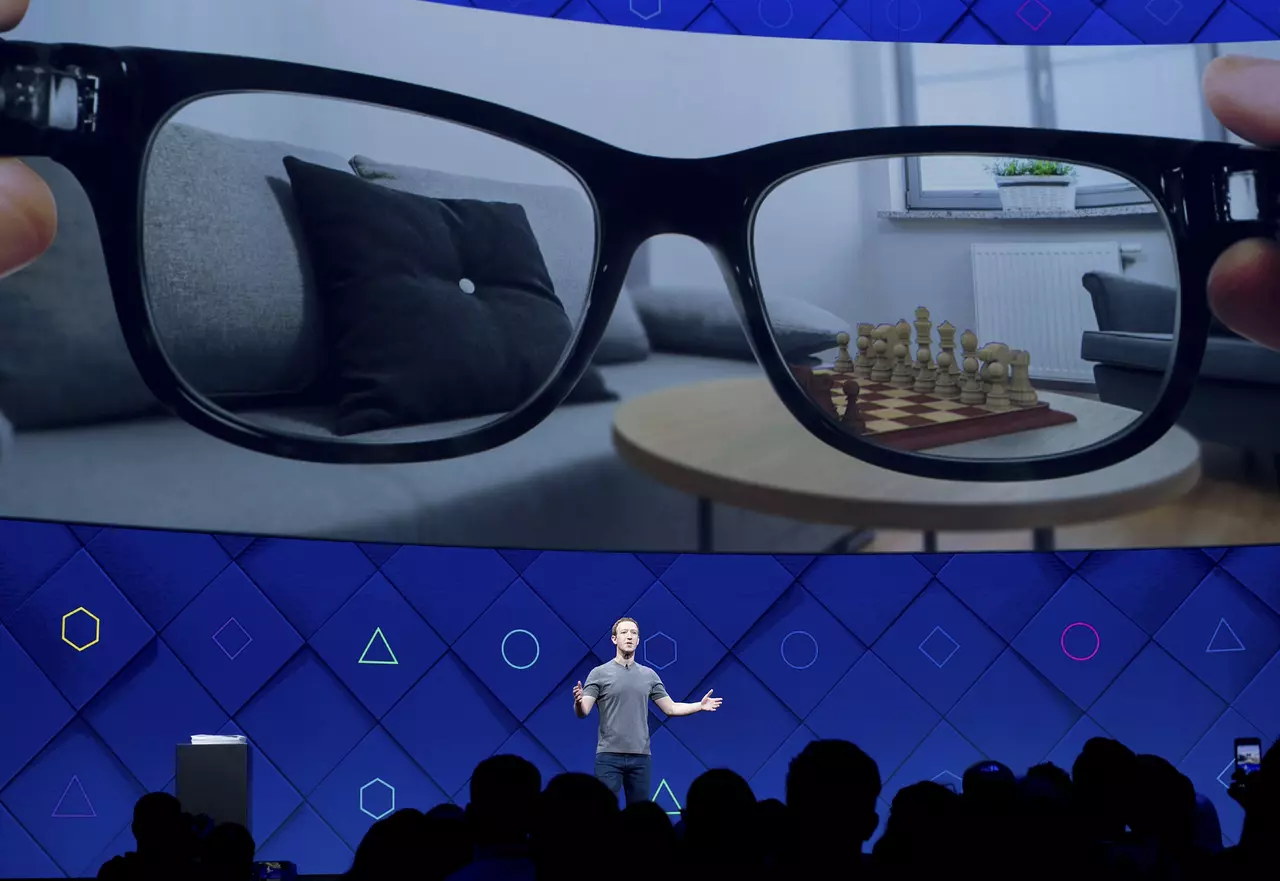 Facebook выпустит очки дополненной реальности в этом году