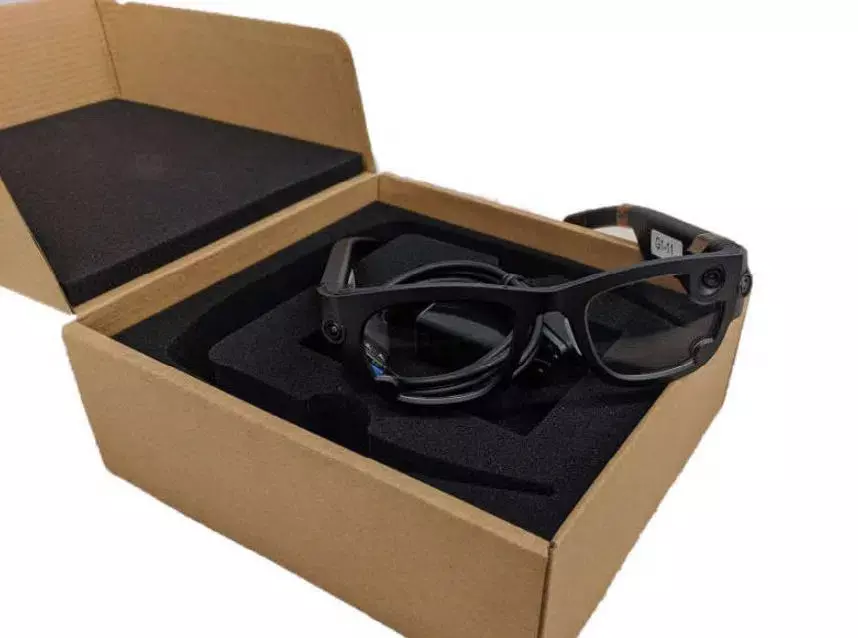 Aria Glasses от Facebook, которые используются внутри компании для AR-исследований
