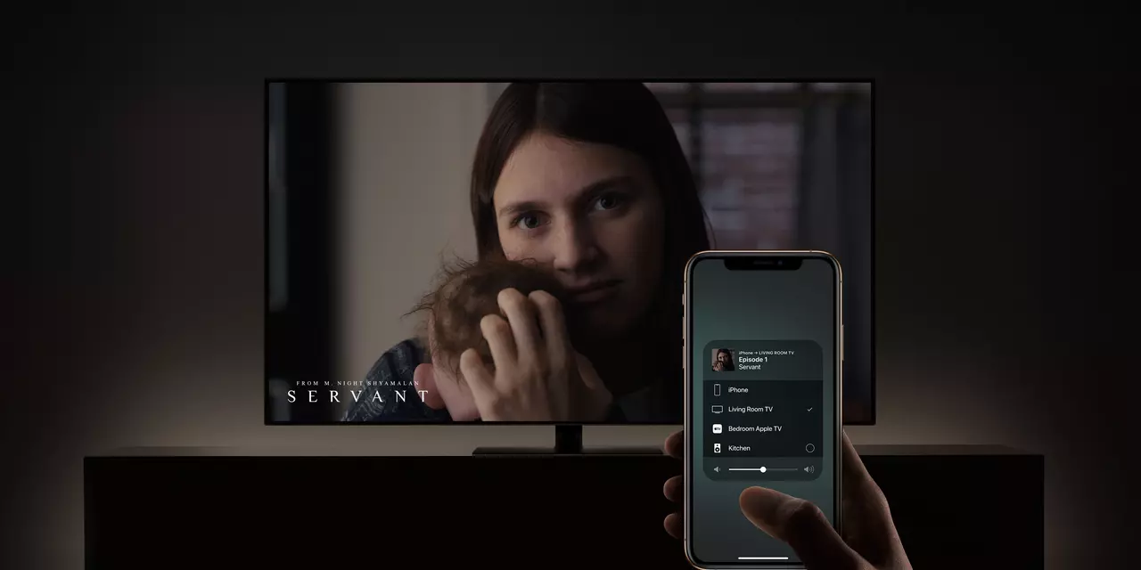 AirPlay работает аналогично Google Cast, позволяя вам делиться своим экраном или контентом с другими устройствами