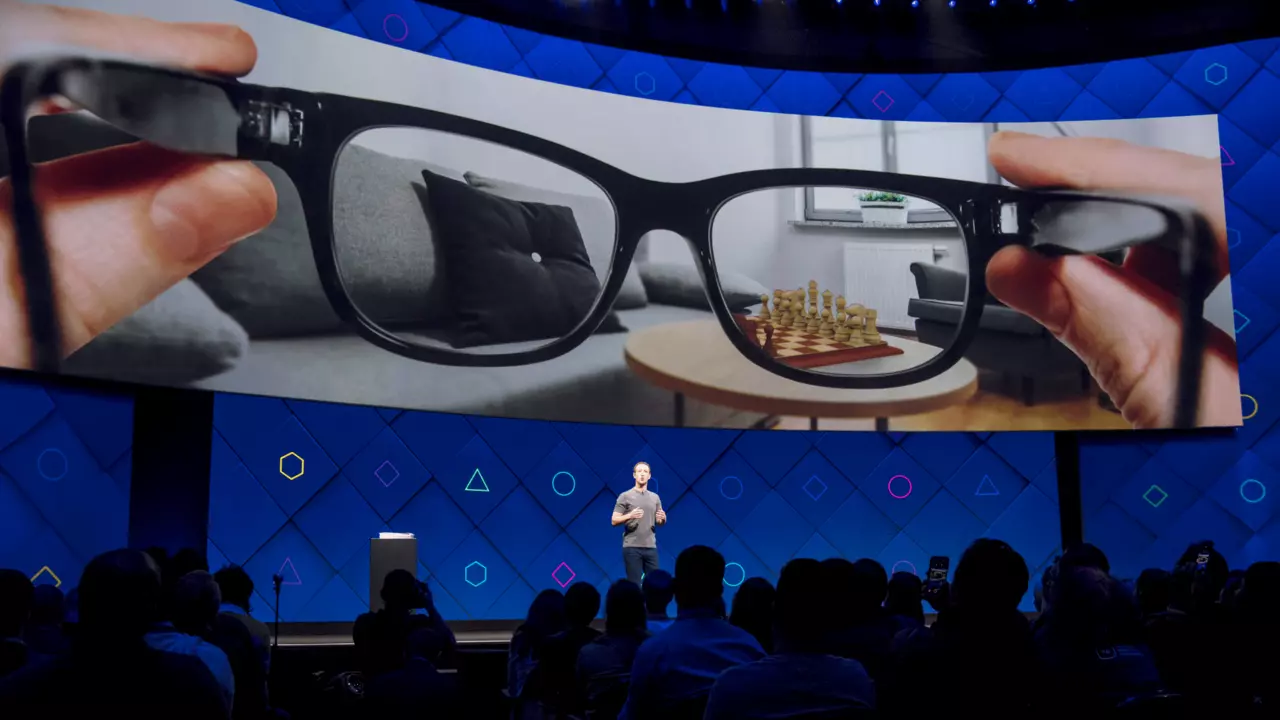 The Information сообщает о плане компании по созданию устройств виртуальной реальности, рассчитанном до 2024 года