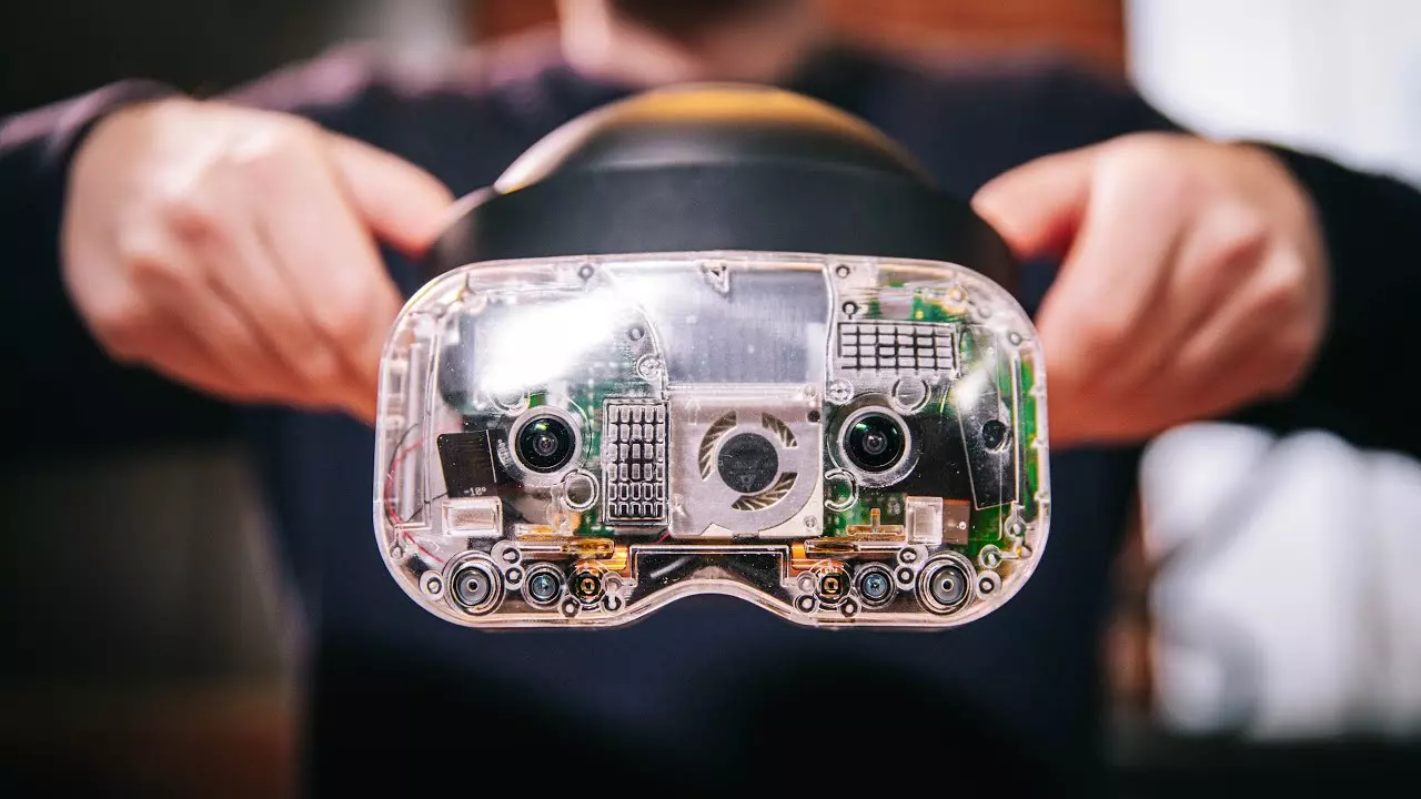 Автономная гибридная AR-VR гарнитура планируется к выпуску в этом году