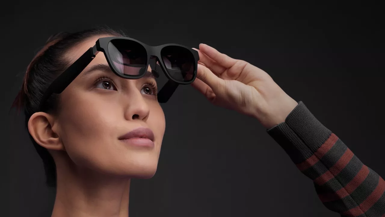 Очки, выпущенные под брендом Nreal Air, весят всего 77 граммов и практически неотличимы от обычных солнцезащитных очков