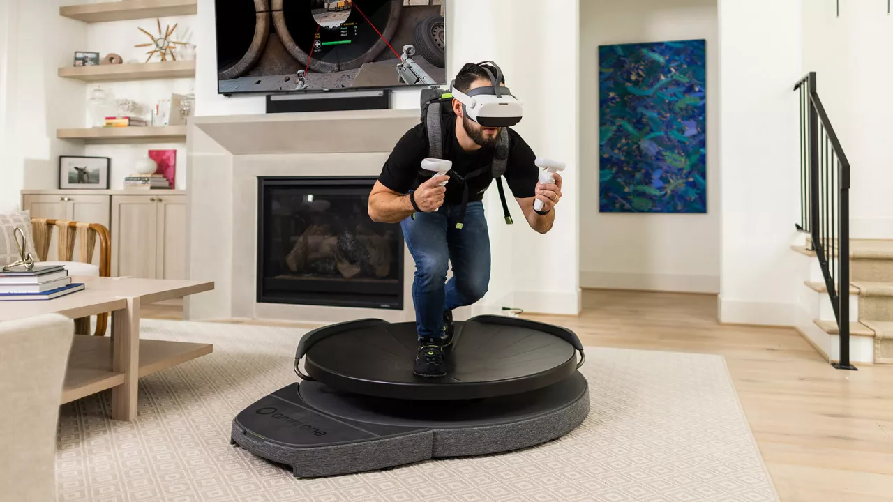Virtuix Omni One: беговая дорожка для VR снова получила многомиллионные инвестиции