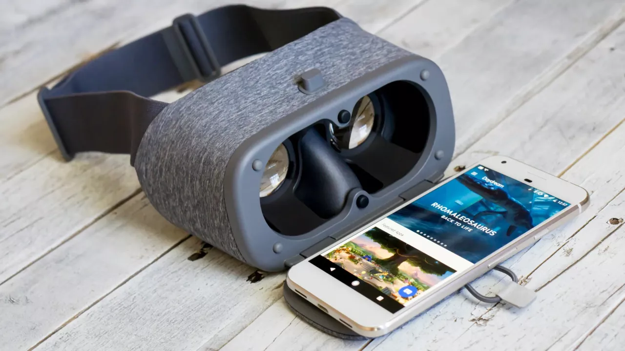 Много лет назад Google попробовала свои силы в VR, выпустив Cardboard и Daydream