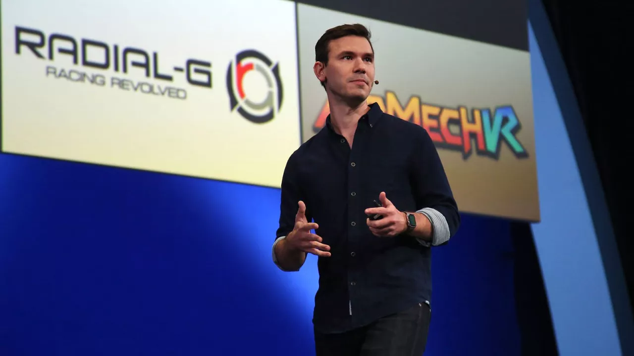 Нейт Митчелл на сцене Oculus Connect 2 Нейт Митчелл на сцене Oculus Connect 2