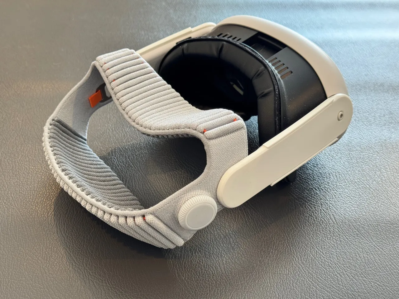 Ремешок Apple Vision Pro на Quest 3. Фото: Крейг Сторм