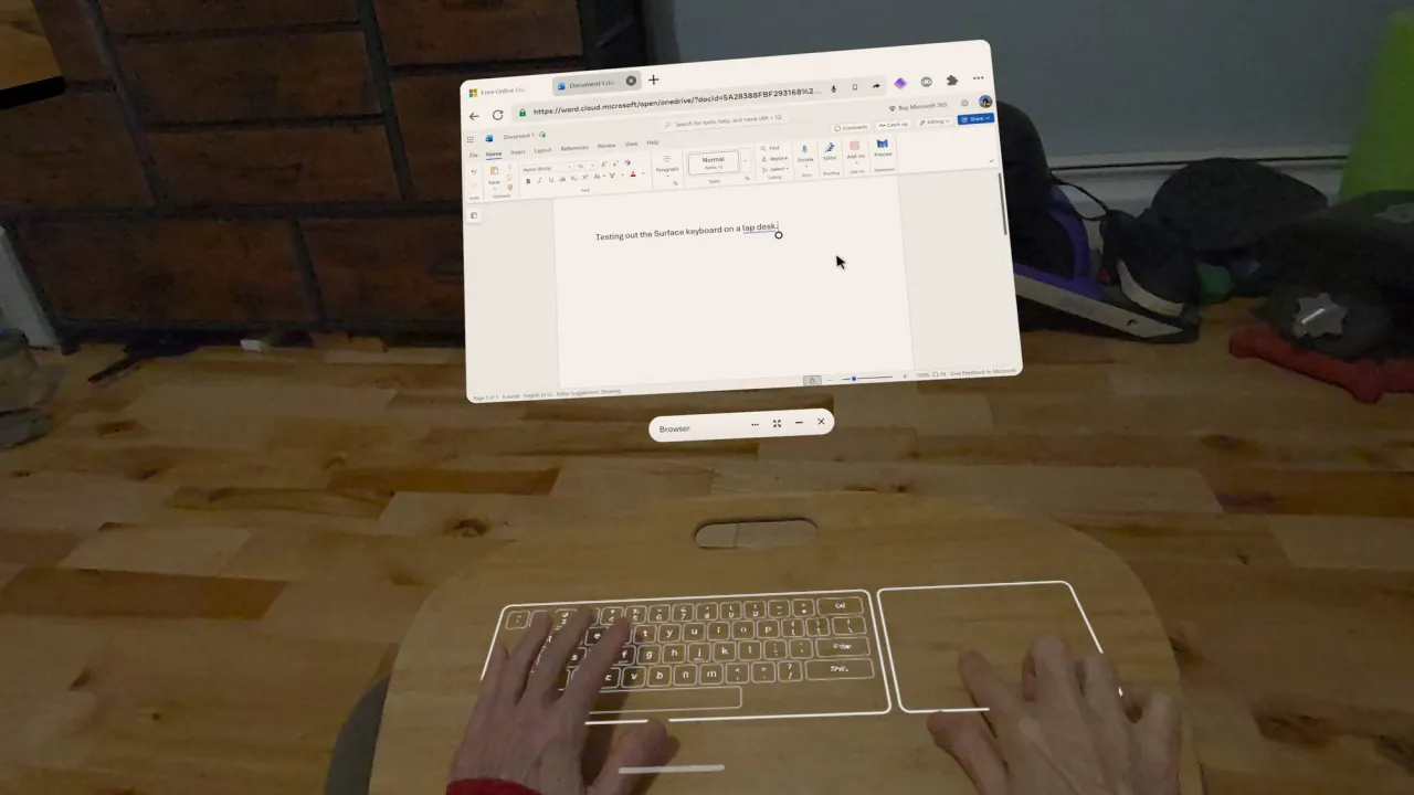 Скриншот: использование Surface Keyboard от Meta.