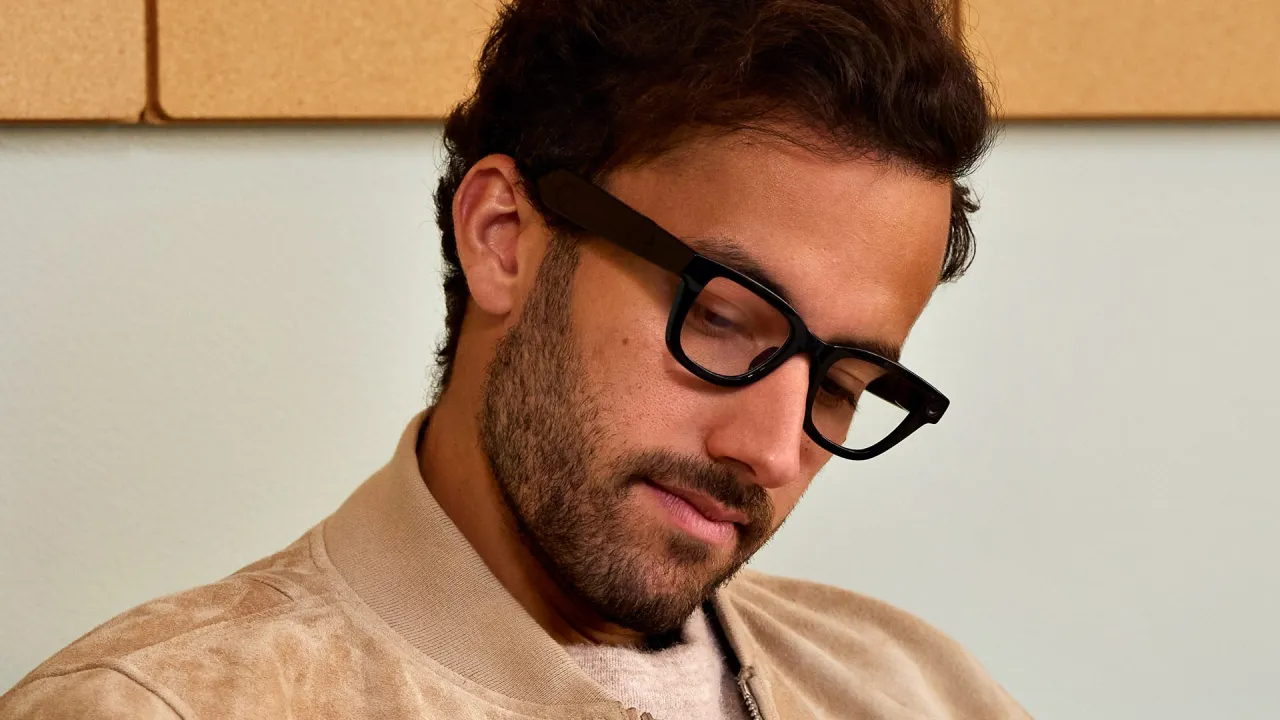 Фотография умных очков на базе Android XR