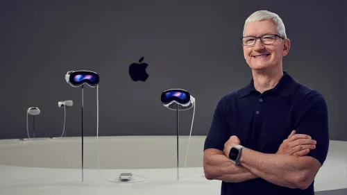 Apple, по данным СМИ, ускоряет разработку умных очков на фоне перехода к аппаратным продуктам с фокусом на ИИ